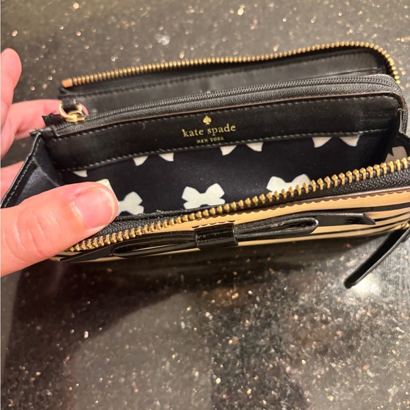 Kate Spade Black White Stripe Bow Patent Continental Wallet Wristlet - Picture 6 of 7